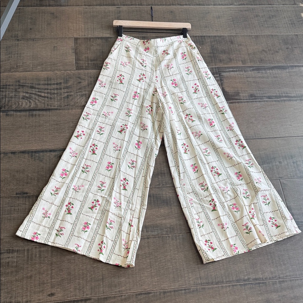 NWT MIDNIGHT SKY WIDE LEG PANTS  SIZE M Cream Wide-Leg Floral  Pants